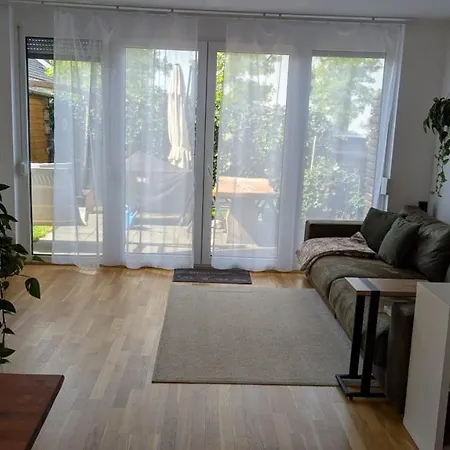 Gemuetliches Reiheneckhaus Mit Garten-idylle, 500m S-bahn كارسفيلد