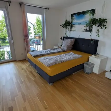 Gemuetliches Reiheneckhaus Mit Garten-idylle, 500m S-bahn بيت للعطل كارسفيلد