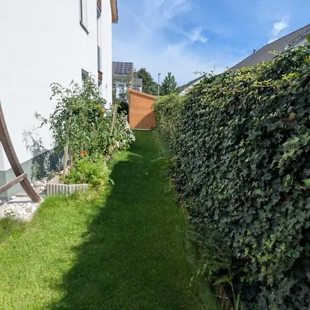 Gemuetliches Reiheneckhaus Mit Garten-idylle, 500m S-bahn * كارسفيلد
